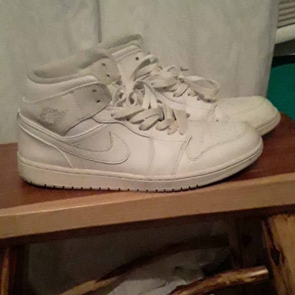Nike Air Jordan Retro Mid Triple White